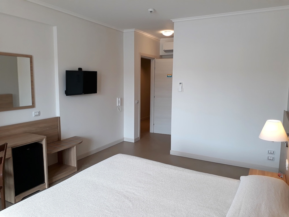 Panoramic Double Or Twin Room, Balcony, Lakeside photo 3