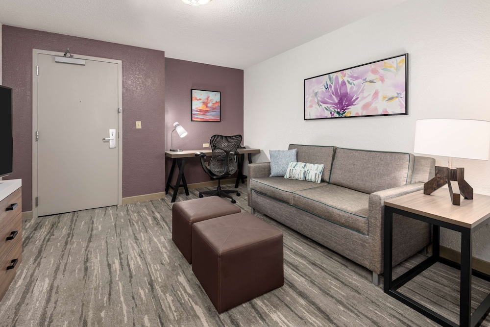 Jr. Suite, 1 King Bed, Non Smoking - Photo 2