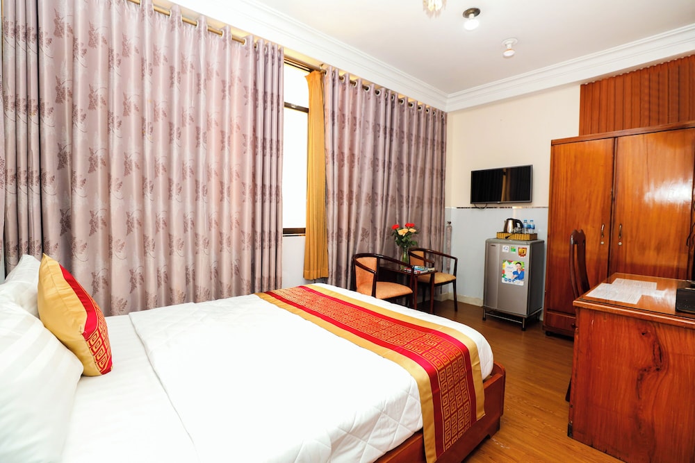 Queen Room, City View