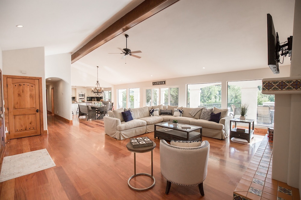 Villa photo 2