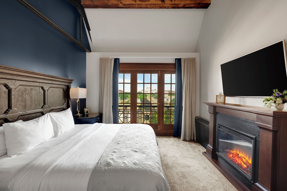 Deluxe Room, 1 King Bed, Fireplace (Celestial King Room)