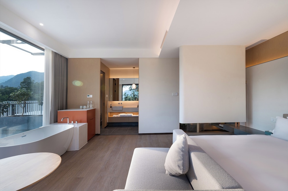 Deluxe Double Room, Hill View photo 3