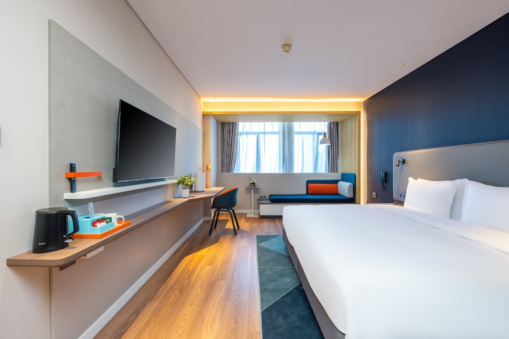 Standard Room, 1 King Bed (Air Purifier Humidifier) - Photo 3