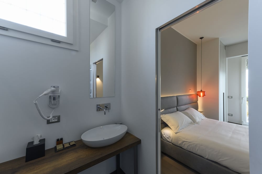 Standard Double or Twin Room, City View photo 2