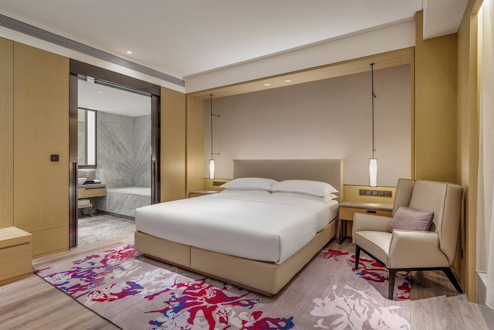 Family Suite, 1 King Bed, Non Smoking - Photo 3