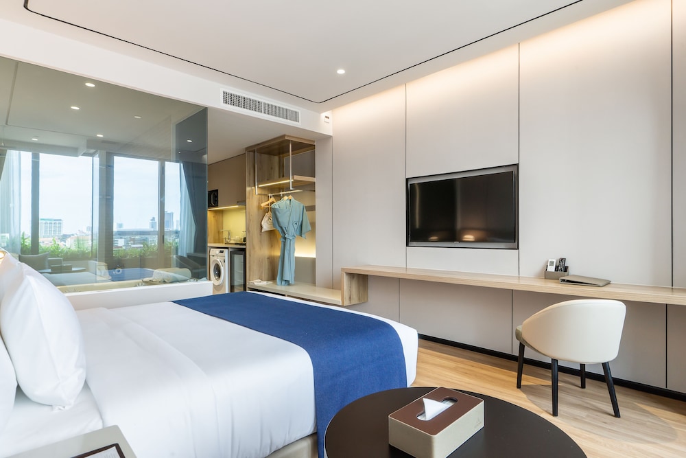 Deluxe King Room - Photo 1