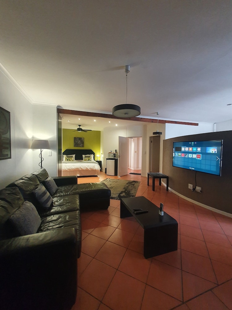 Luxury Suite photo 2