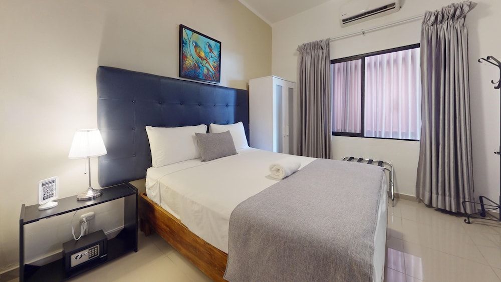 Grand Room, Multiple Beds photo 1