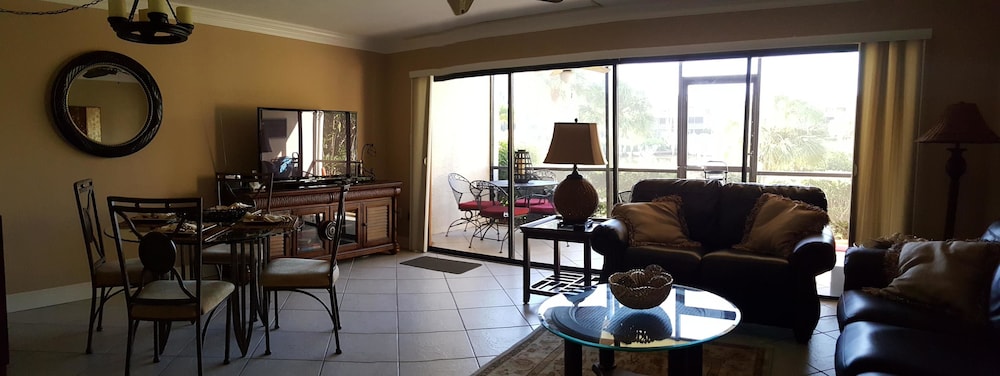 Comfort Condo, 2 Bedrooms, Pool View