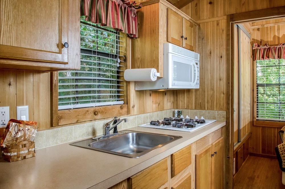 Cabin, Kitchenette (NO Pets) photo 3