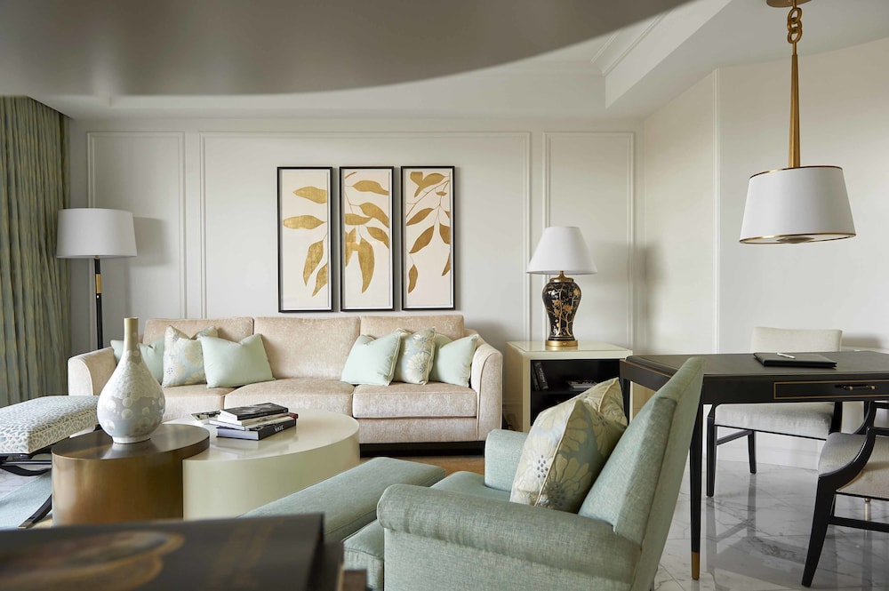 Suite, 1 King Bed, Non Smoking (GOVERNOR)