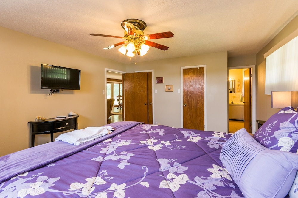The BunkHouse (302) photo 1