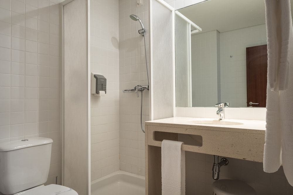 Twin Room - Photo 10