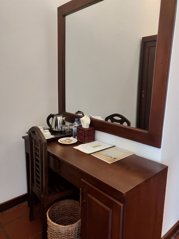 Deluxe Bungalow with 6 Bedrooms and Complimentary Airport Transfer