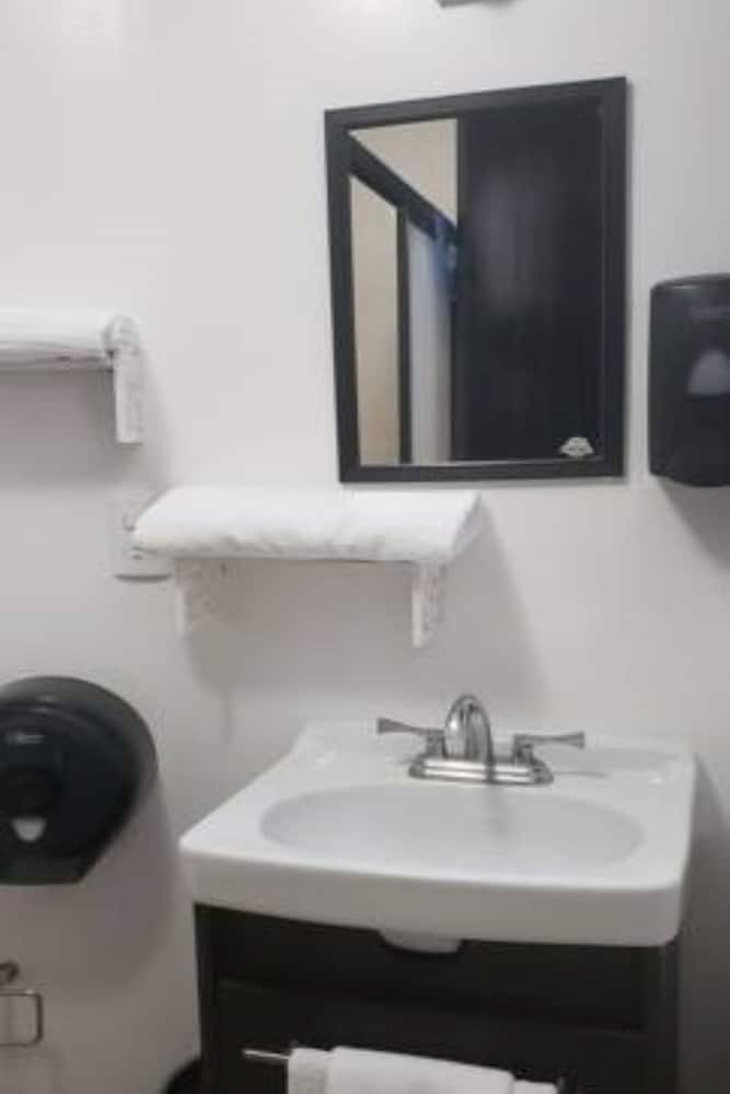 Deluxe Twin Room photo 2