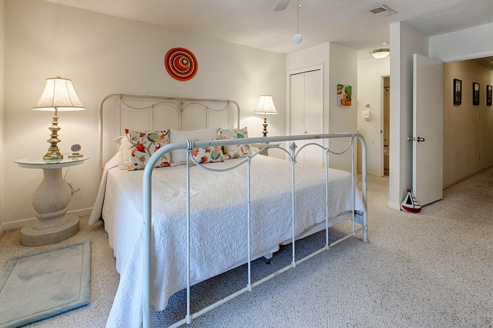 House, Multiple Beds (Bayou Village 611)
