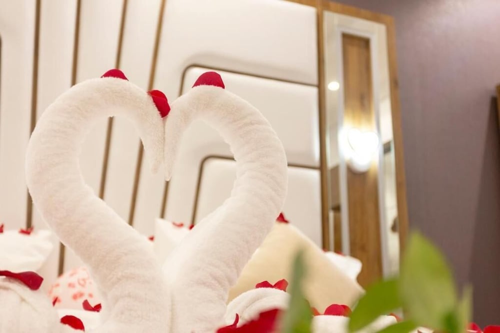 Honeymoon Suite