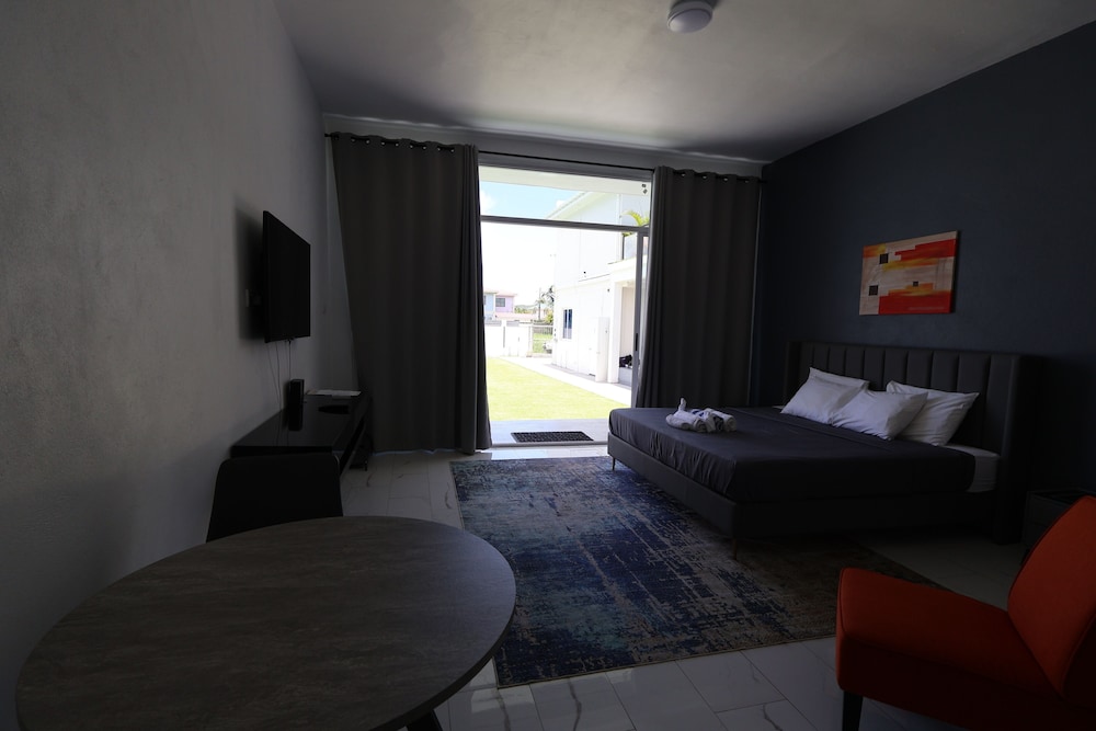Luxury Suite, Pool View