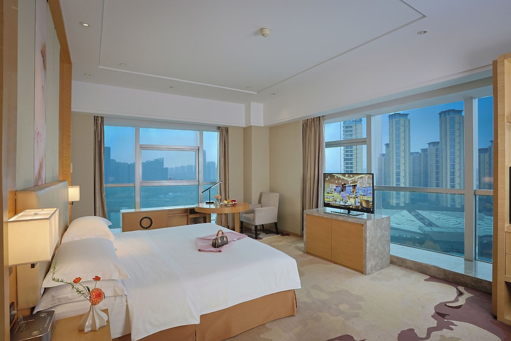 Deluxe Lake View King Room photo 1