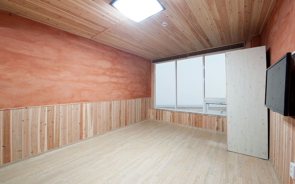 Traditional Room (Ondol) photo 2