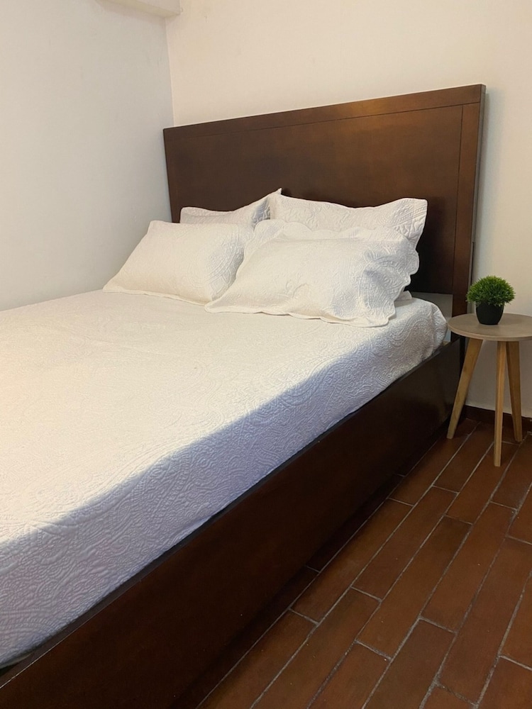 Basic Room, Shared Bathroom