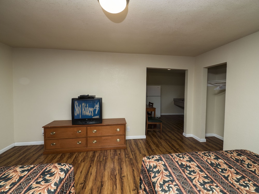 Studio Suite, 2 Double Beds, Kitchen photo 2