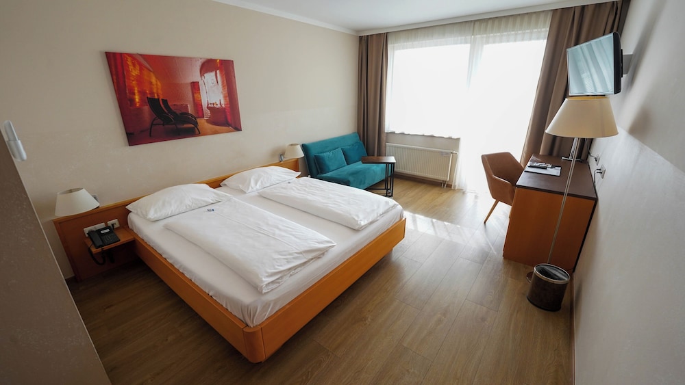 Double Room (Business+) - Photo 1