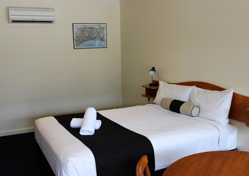 Deluxe Queen & Single Spa Room photo 3