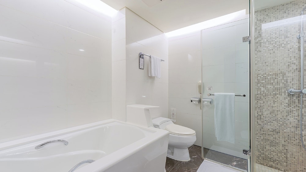 Superior Suite - Photo 3