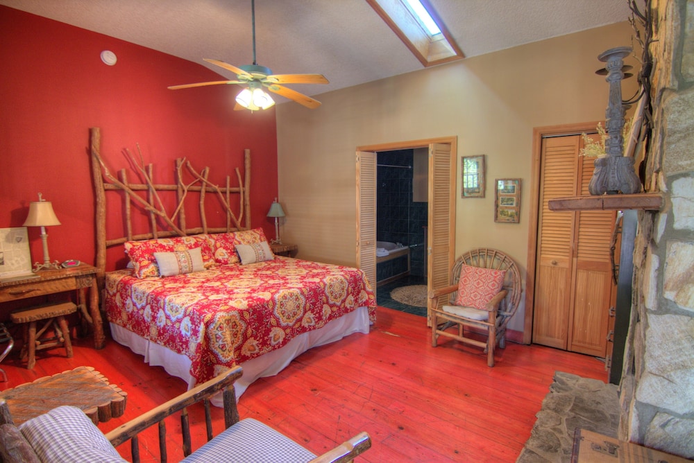 Deluxe Room, 1 King Bed, Garden View photo 2