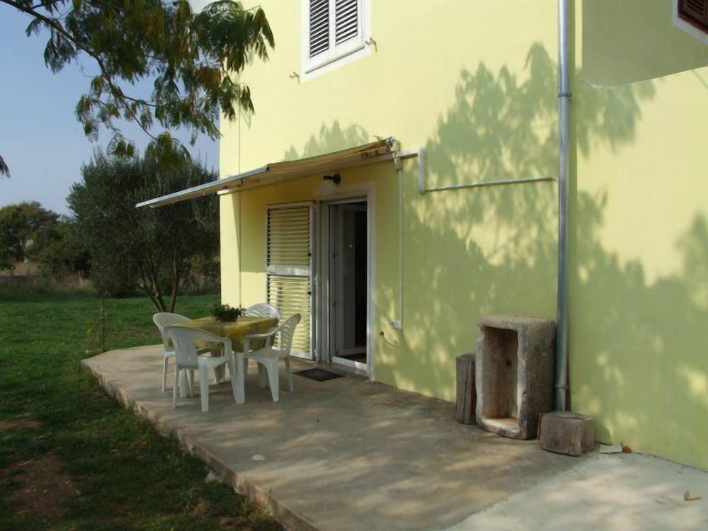Apartment (Mir - family apartments with garden t)