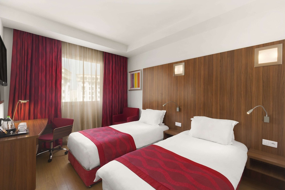 Room, 2 Twin Beds, Non Smoking, Poolside