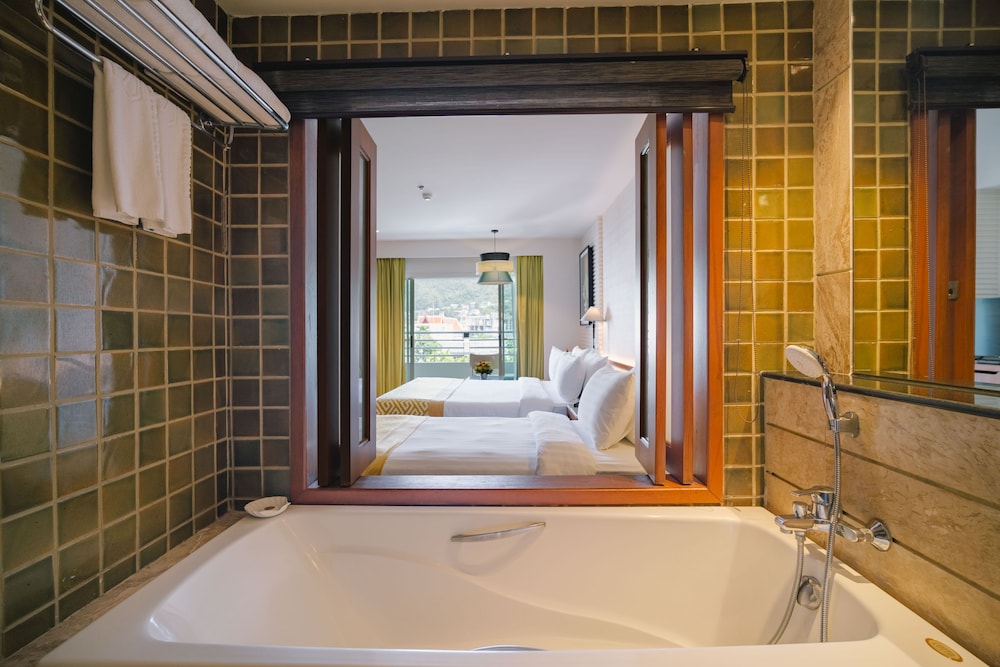 Deluxe room - Royal Wing 1 Queen,1 Single - Photo 4