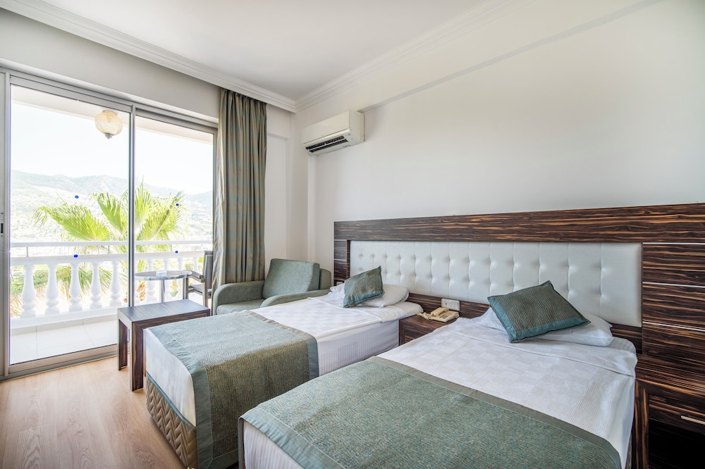 Standard Double or Twin Room photo 2