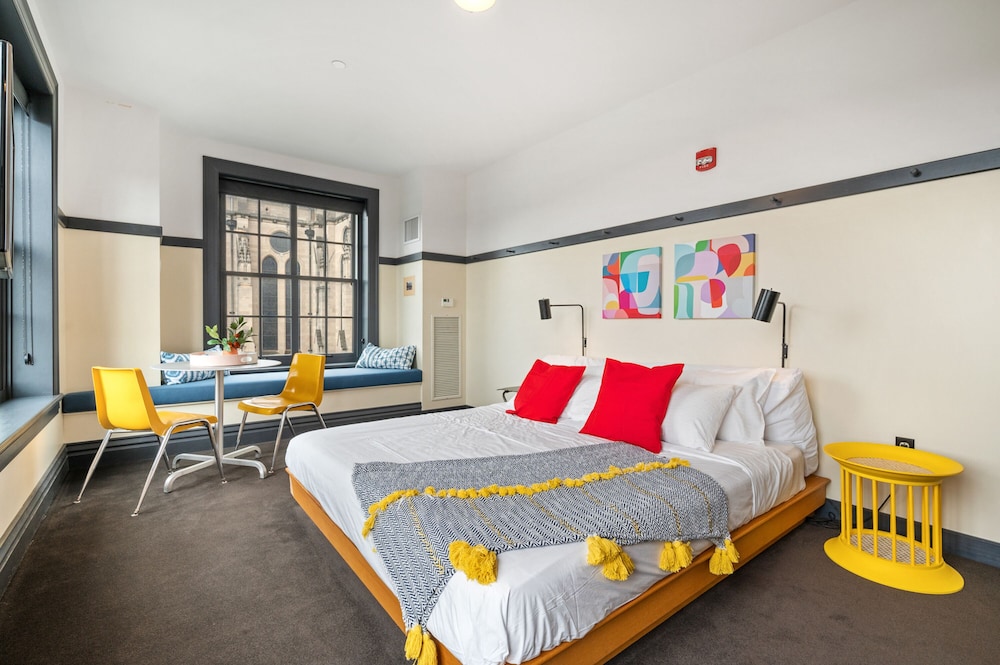 Deluxe Room, 1 King Bed, Accessible (Self Check-in with Virtual Front Desk) photo 1