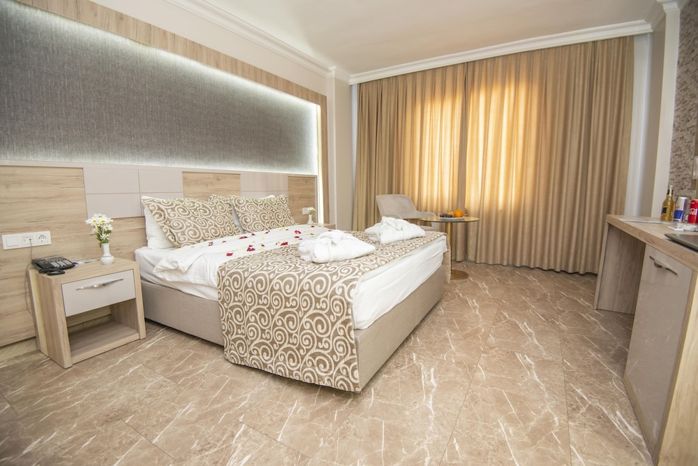 Standard Double or Twin Room, Smoking photo 2