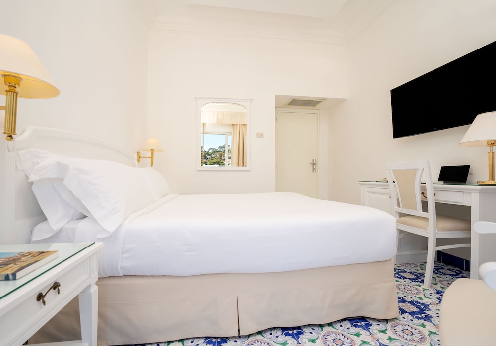 Basic Double or Twin Room - Photo 3