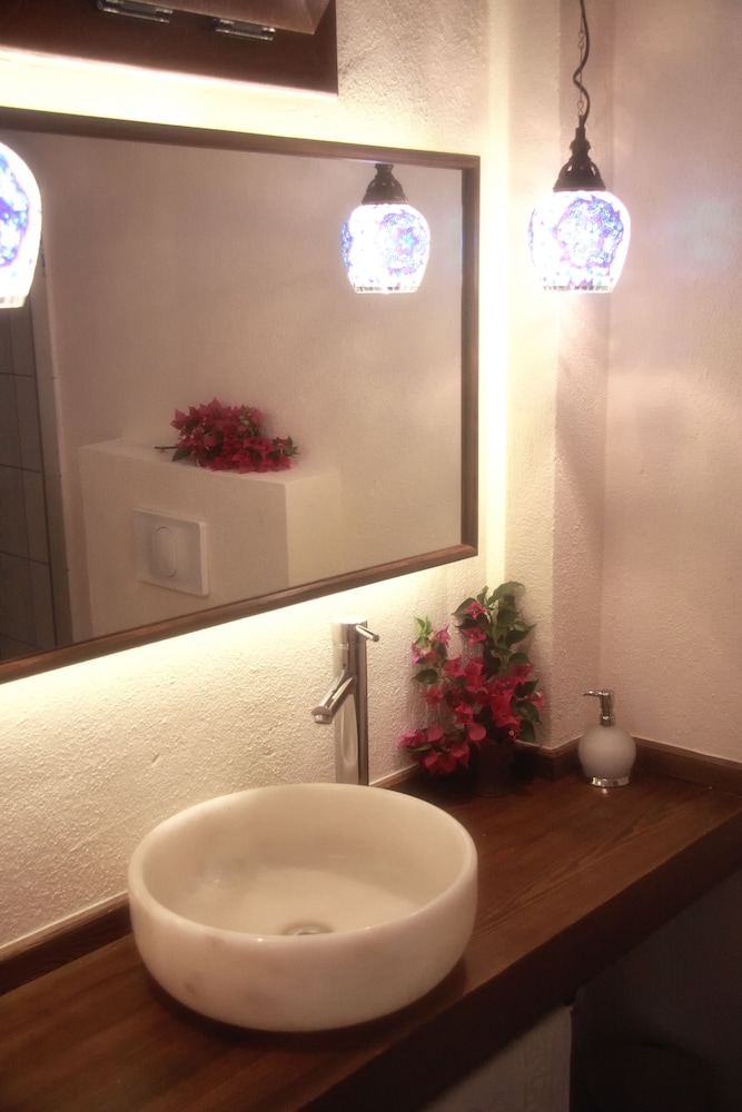 Standard Double or Twin Room - Photo 8
