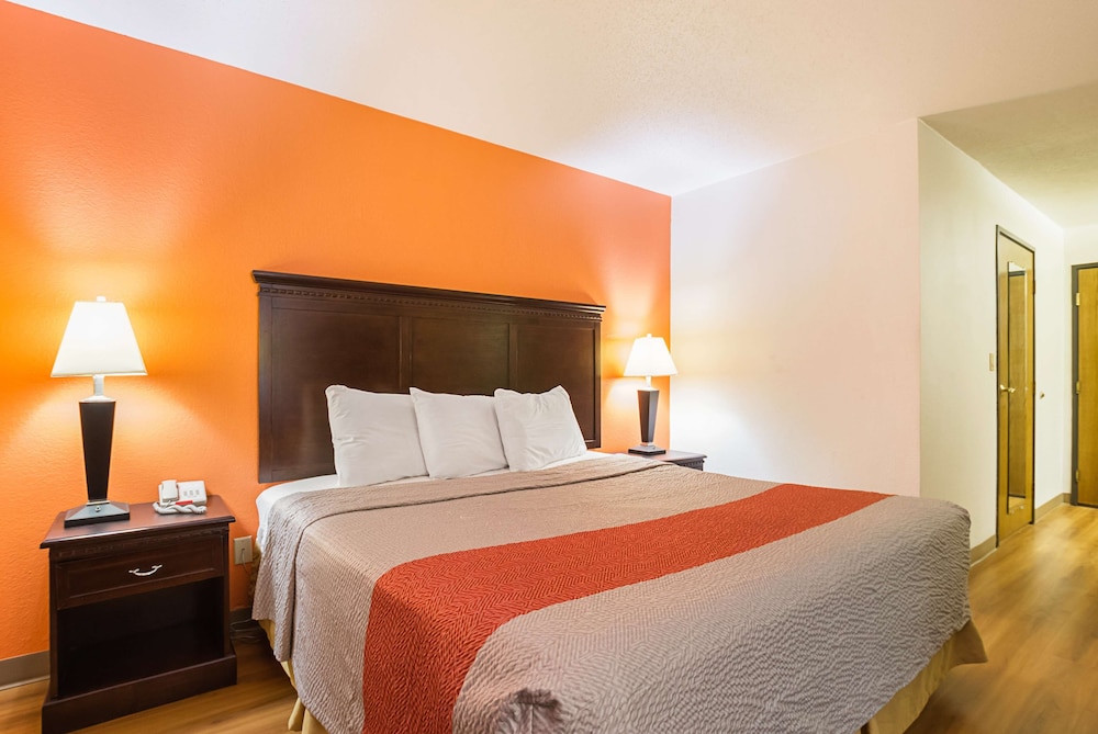 Standard Suite, 2 Queen Beds, Non Smoking - Photo 2