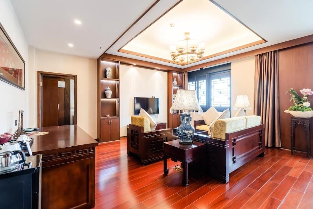 Business Suite photo 3