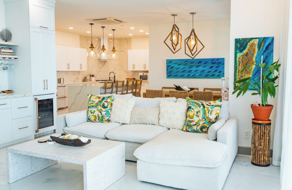 Condo, Sea View