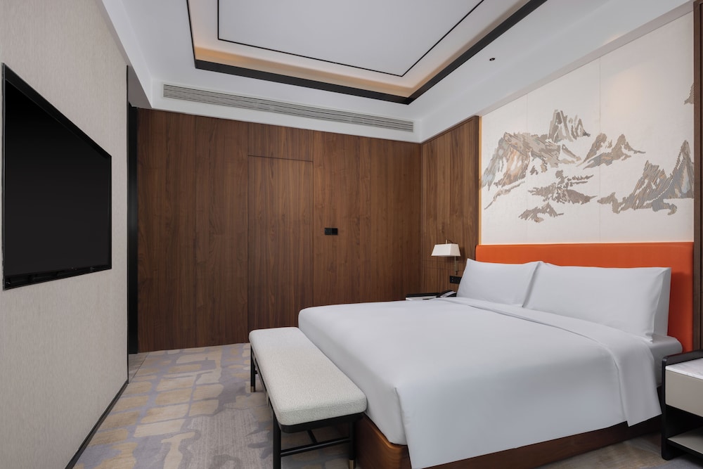 Deluxe Suite, 1 King Bed