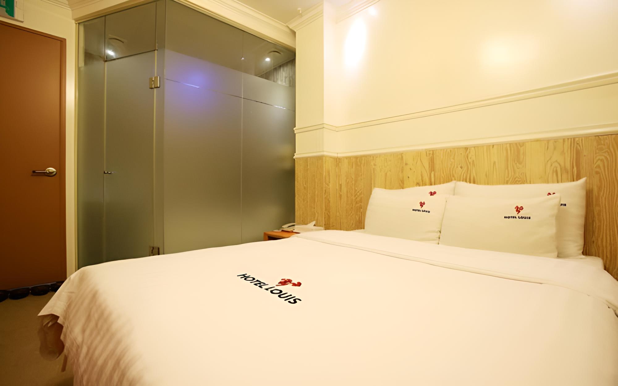 Room (Standard room - walk-in only (Netflix) - Photo 1