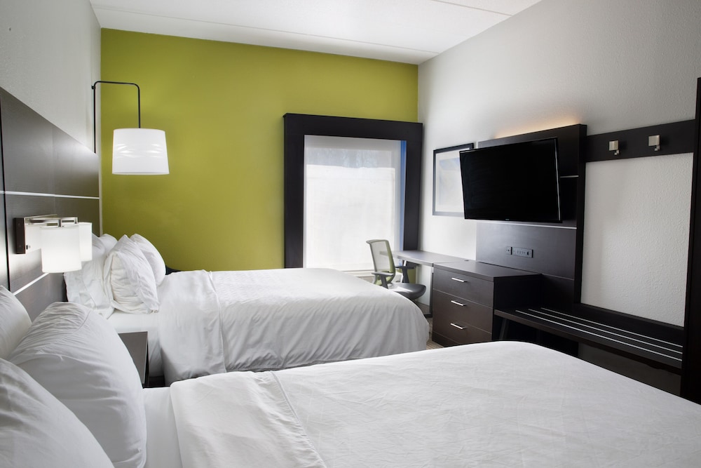 Standard Room, 2 Queen Beds, Roll-in Shower (Communications)