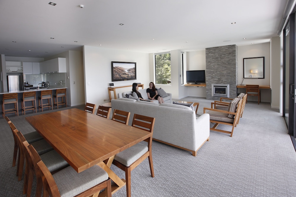 Executive Penthouse, 2 Bedrooms, Lake View