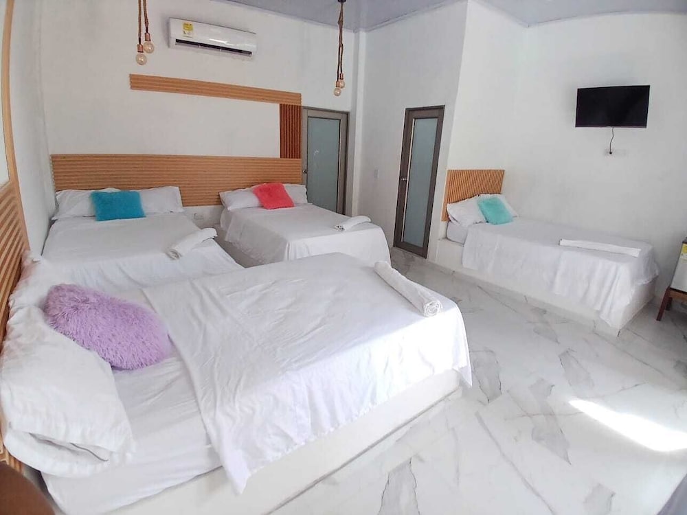 Family Room, Multiple Beds (Sextuple) photo 1