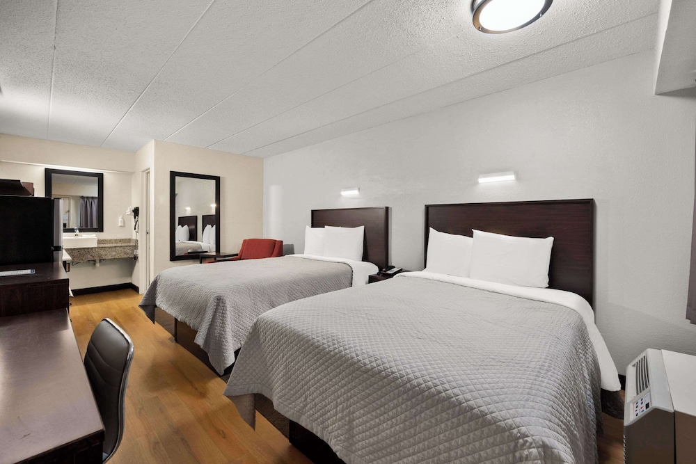 Room, 2 Queen Beds, Non Smoking (Efficiency) photo 1