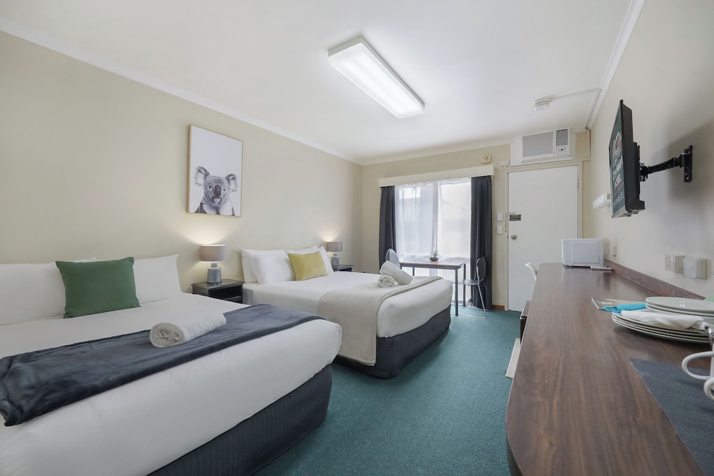 Standard Room, Non Smoking (Twin Share) photo 2