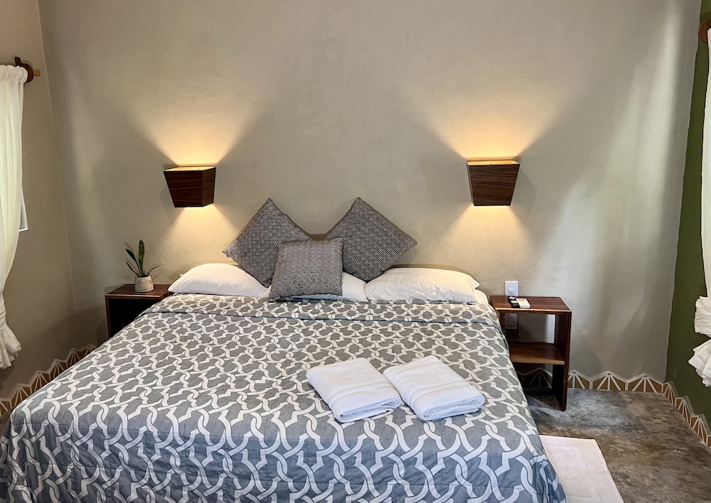 Honeymoon Room, 1 King Bed, Garden View