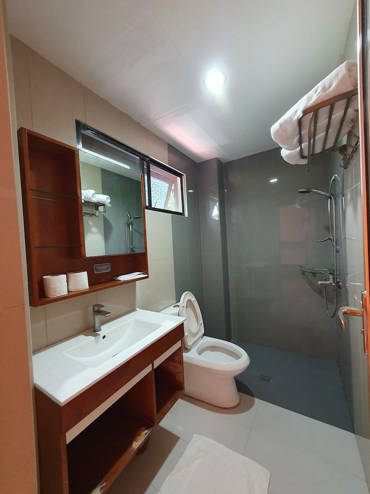 Deluxe Double Room, Multiple Beds, Balcony, Poolside photo 2